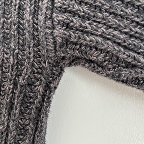 Roots grey cabin crew neck pullover sweater size small EUC - Picture 5 of 14